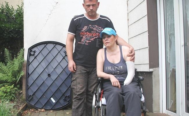 Κολωνία: Της έκοψαν πόδια κι ένα χέρι από τσίμπημα εντόμου την ώρα που πέταγε τα σκουπίδια