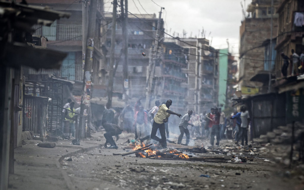 Για εκατό νεκρούς κατηγορούν την αστυνομία στην Κένυα
