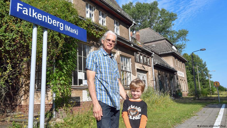 Γερμανία: Πουλάνε παλιούς σιδηροδρομικούς σταθμούς για να γίνουν σπίτια!