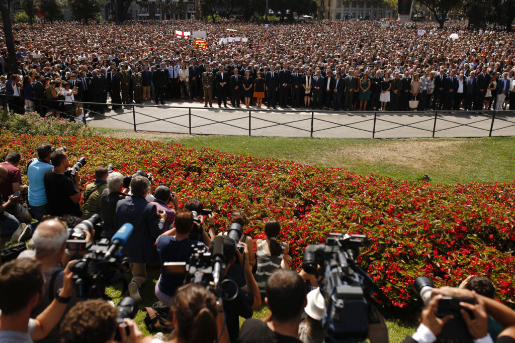 «Δεν φοβόμαστε» φώναξαν σήμερα χιλιάδες Καταλανοί (Video + Photos)