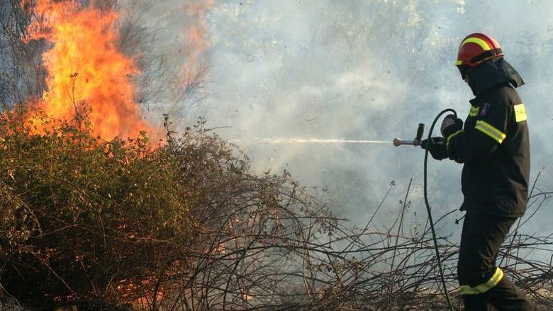 Σε ύφεση η πυρκαγιά στο Μαρκόπουλο