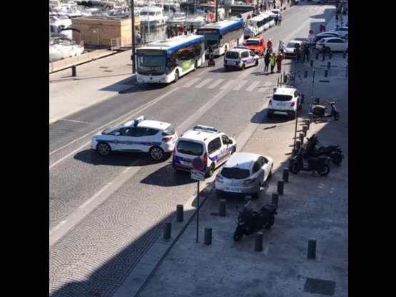 Συναγερμός στη Γαλλία – Αυτοκίνητο έπεσε σε στάση λεωφορείου στη Μασσαλία (Video)
