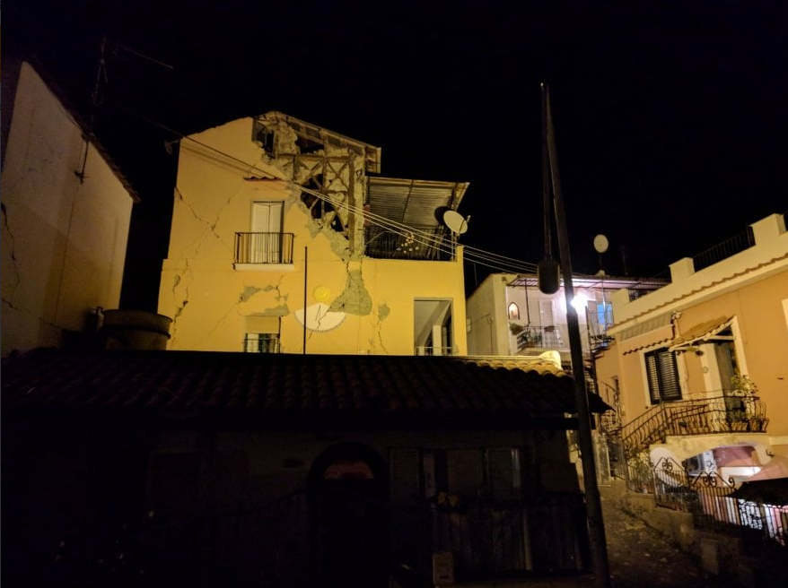 Νάπολη: Η πολυκατοικία που κατέρρευσε στην Ίσκια είχε οικοδομηθεί πάνω σε παλιό υπόγειο