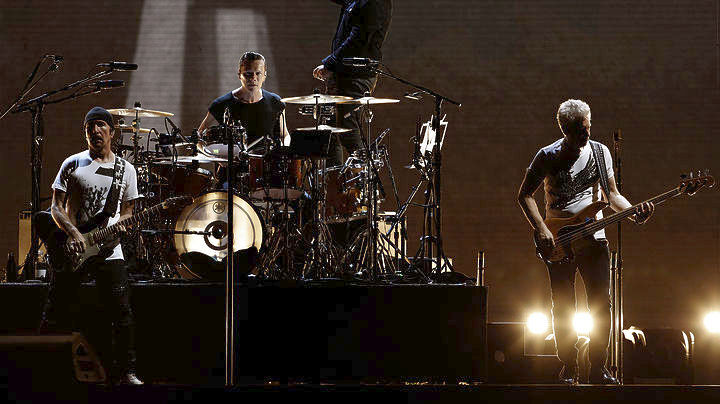Δείτε πώς οι U2 προανήγγειλαν την κυκλοφορία του νέου τους τραγουδιού – Blackout (Photo)