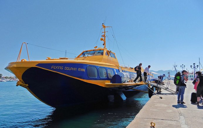 Μηχανική βλάβη σε «δελφίνι» έξω από την Αίγινα – Ταλαιπωρία για 141 επιβάτες