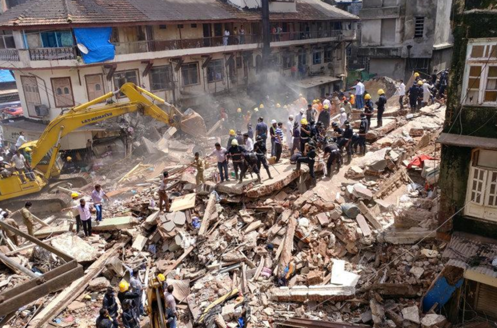 Ινδία: 9 νεκροί και 20 αγνοούμενοι μετά από κατάρρευση κτιρίου