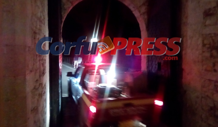 Απίστευτο κι όμως αληθινό: Φωτιά μέσα στο παλιό φρούριο της Κέρκυρας! (Video)
