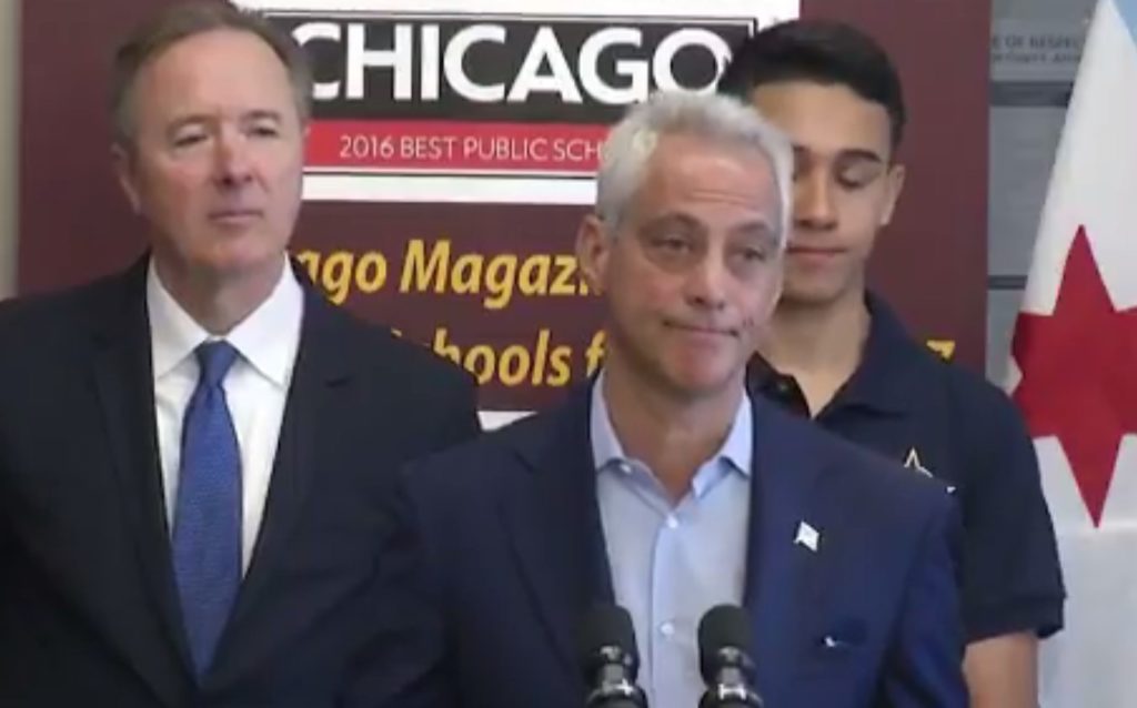 O Δήμαρχος του Σικάγο καθησυχάζει τους μετανάστες-μαθητές: Εδώ είναι …Trump Free zone (Video)