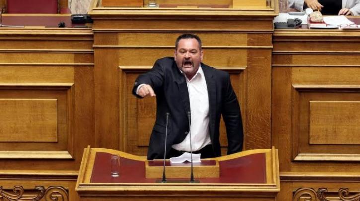 Χουντικό σόου Λαγού στη Βουλή με το σύνθημα Ελλάς Ελλήνων Χριστιανών (Video)