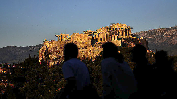 The Guardian: Βαρυσήμαντος λόγος Μακρόν για το μέλλον της Ευρώπης στην Πνύκα