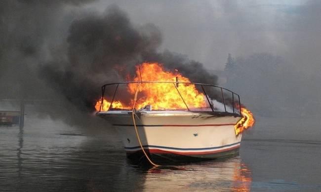 Ζάκυνθος: Φωτιά σε θαλαμηγό – σώοι οι επιβάτες