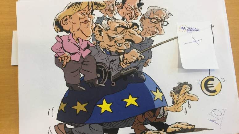 Τι λένε οι γελοιογράφοι για το «ψαλίδι» της ΕΕ – «Με ποια κριτήρια λογοκρίθηκε η μισή ελληνική συμμετοχή;»