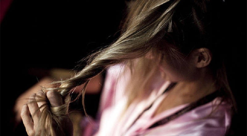 16χρονη πέθανε επειδή έτρωγε τα μαλλιά της – Τι είναι το σύνδρομο Ραπουνζέλ και πως αντιμετωπίζεται