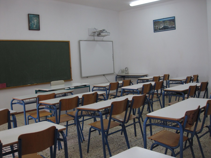 Δικογραφία σε βάρος 17 ανήλικων μαθητών που πετούσαν ναφθαλίνη σε σχολεία του Αγρινίου