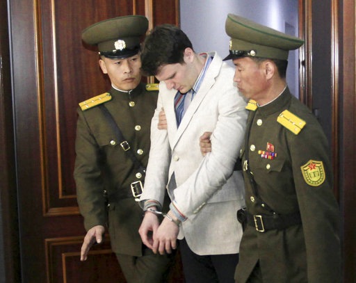 Ο ιατροδικαστής διαψεύδει τον Τραμπ: Κανένα σημάδι βασανιστηρίου στον φοιτητή που κρατήθηκε στη Β. Κορέα