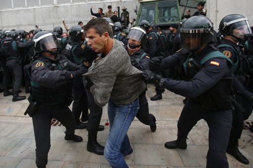 Ποια είναι η Guardia Civil, το στρατιωτικοποιημένο αστυνομικό σώμα που αιματοκύλισε την Καταλονία