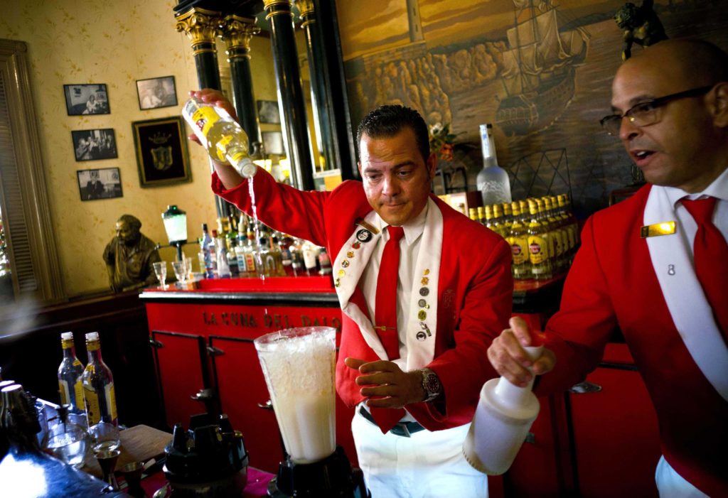 Διαγωνισμός για το καλύτερο ντάκιρι στο ιστορικό μπαρ της Αβάνας «El Floridita» (Photos + Video)