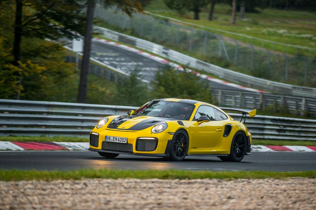 Ρεκόρ για την Porsche 911 GT2 RS (Video)
