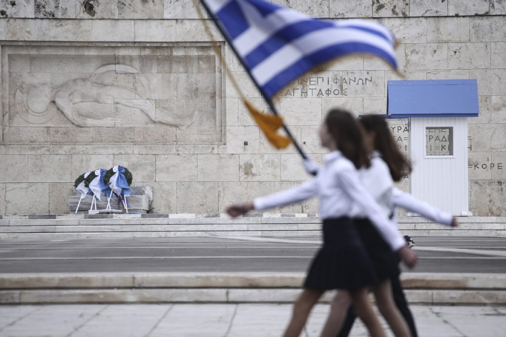 Γονείς αντιδρούν στην κλήρωση για σημαιοφόρο γιατί η μαθήτρια έχει πάρει απαλλαγή από τα θρησκευτικά