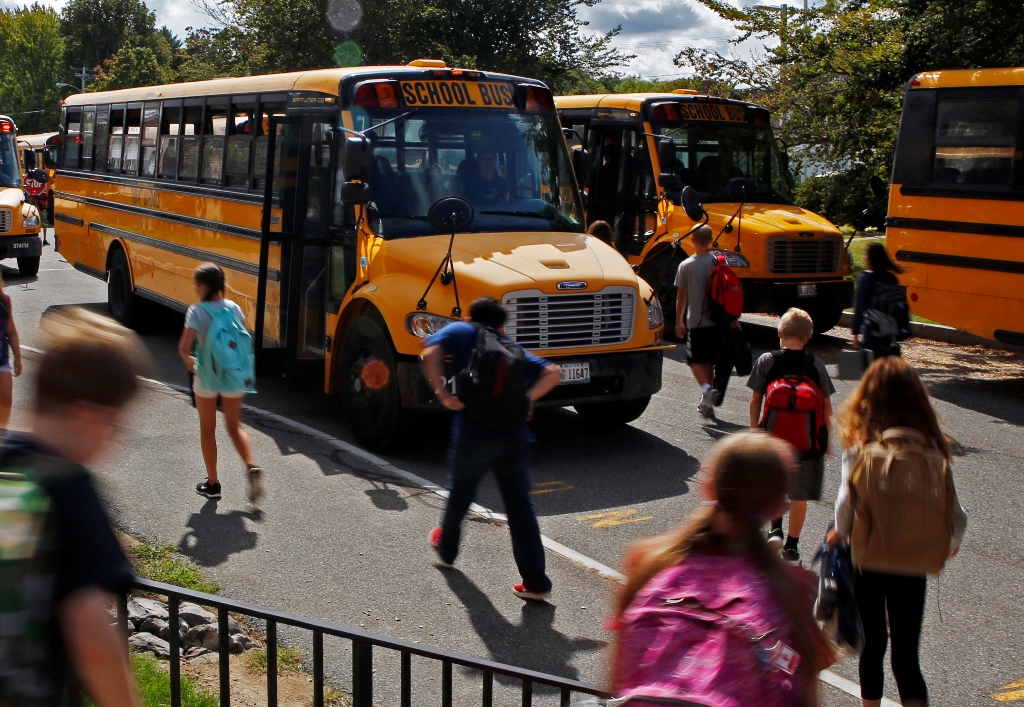 Η Τροχαία εντόπισε 317 παραβάσεις σε σχολικά λεωφορεία