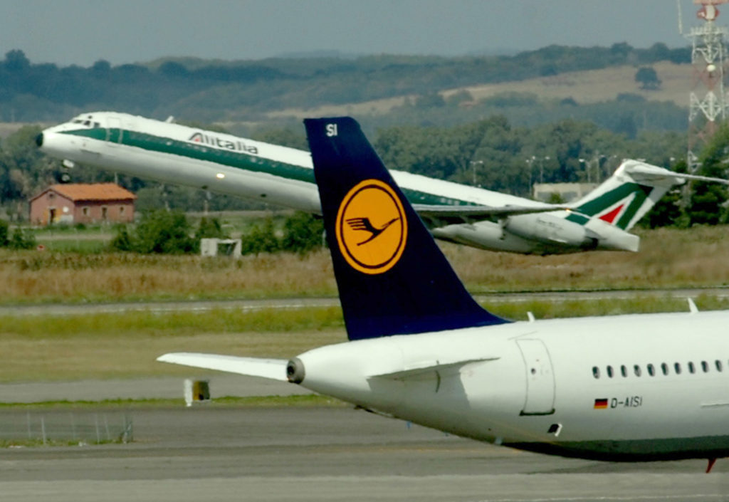Κάθοδος της Lufthansa στην Ιταλία με… μνημονιακές διαθέσεις – Σχέδιο απόκτησης της Alitalia με 6.000 απολύσεις
