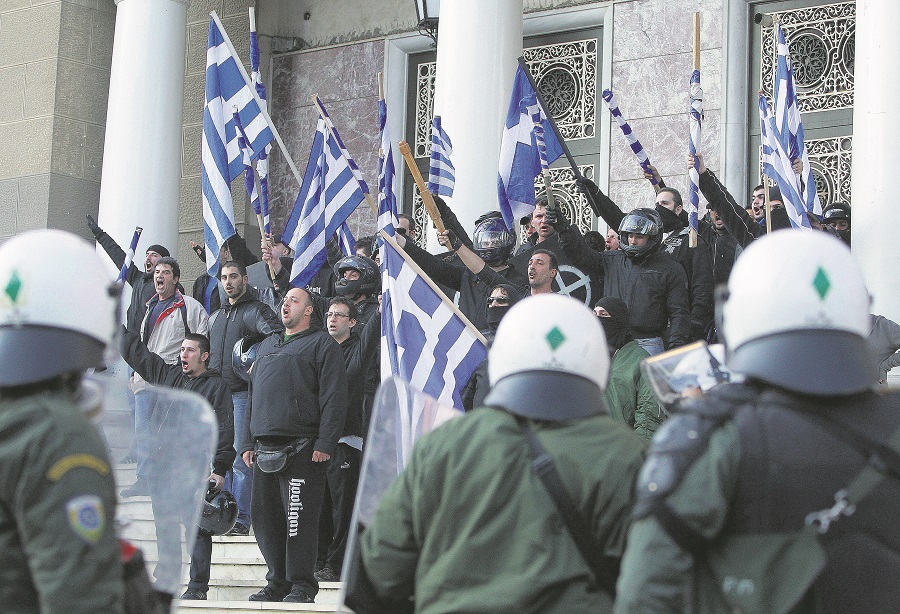 Τα τάγματα εφόδου ξαναβγήκαν στους δρόμους