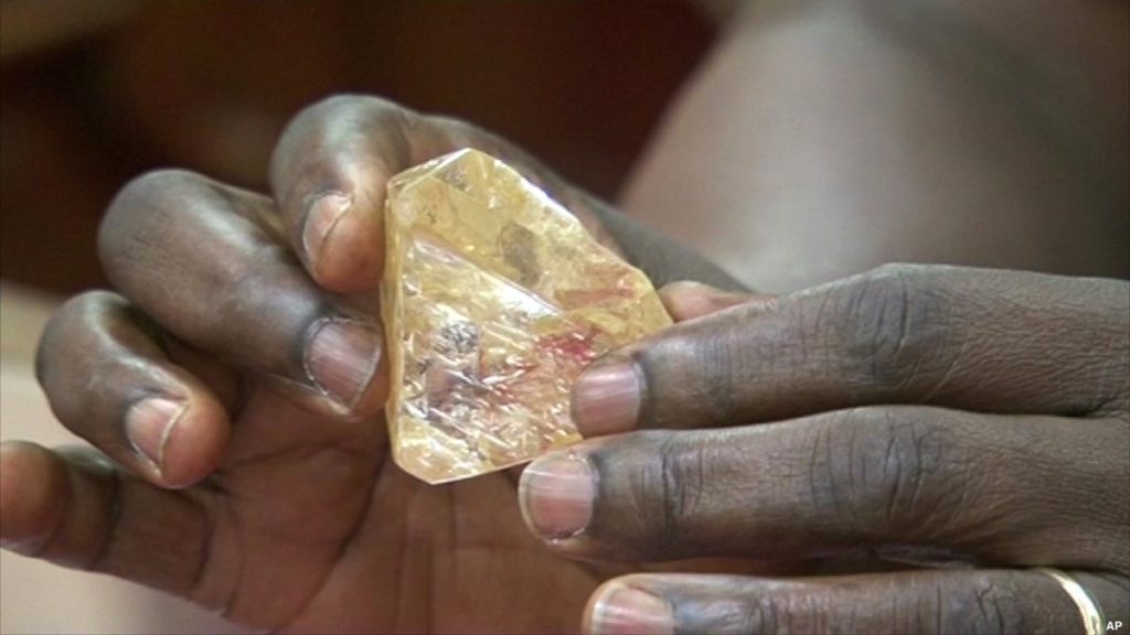 Πωλείται διαμάντι 709 καρατίων για ευγενή σκοπό! (Video)
