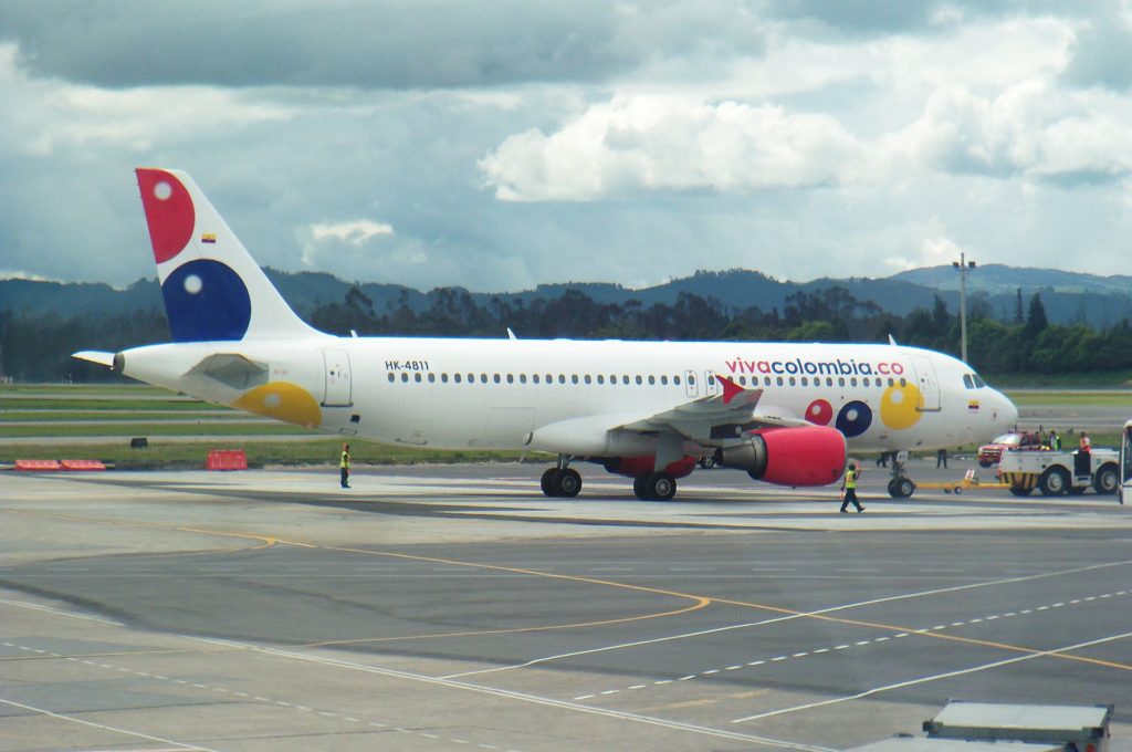 Επιμένει για τις θέσεις ορθίων στις πτήσεις της η Viva Colombia
