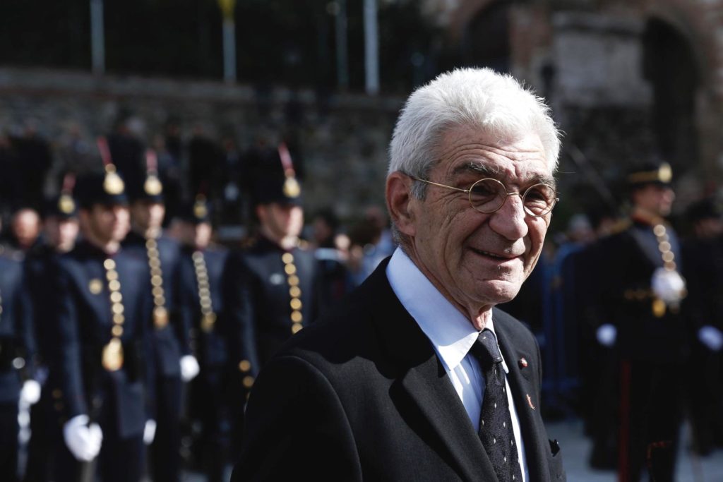 Ο Γιάννης Μπουτάρης το ‘πε και το ΄κανε: Δεν πήγε στη μαθητική παρέλαση