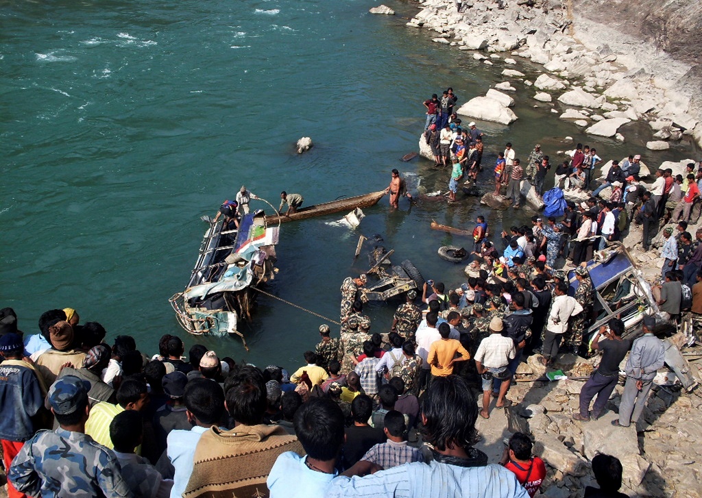 Νεπάλ: Λεωφορείο έπεσε σε ποτάμι – 31 νεκροί, 13 αγνοούμενοι