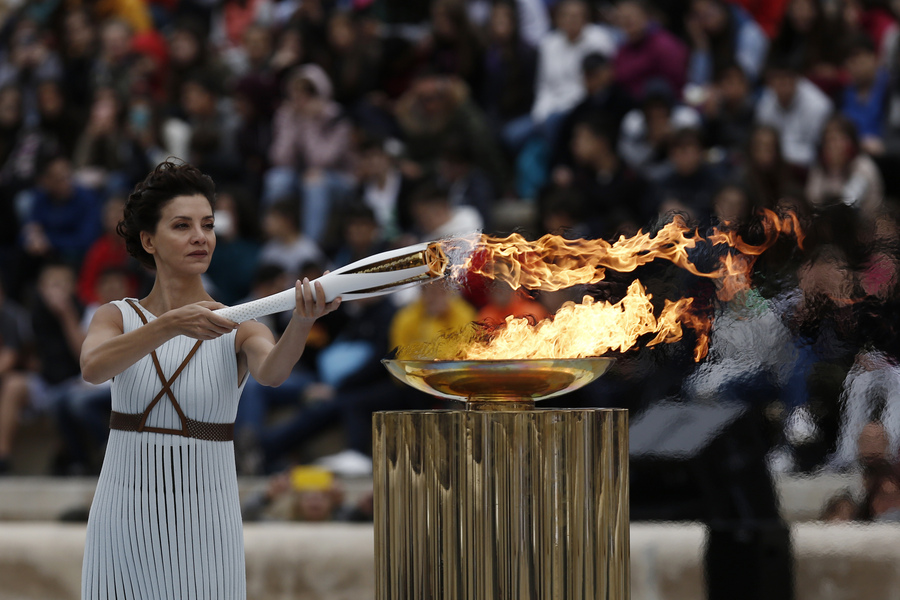 Στο δρόμο προς την Νότια Κορέα η Φλόγα για τους Χειμερινούς Ολυμπιακούς Αγώνες(Photos)