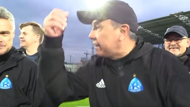 Πόρωση α λα ελληνικά από Ρότσα και Βαζέχα
