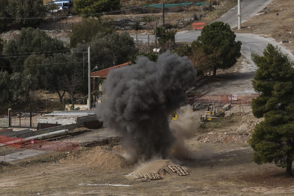 Επιτυχημένη η ελεγχόμενη έκρηξη βλήματος στην Άνω Γλυφάδα (Photos)