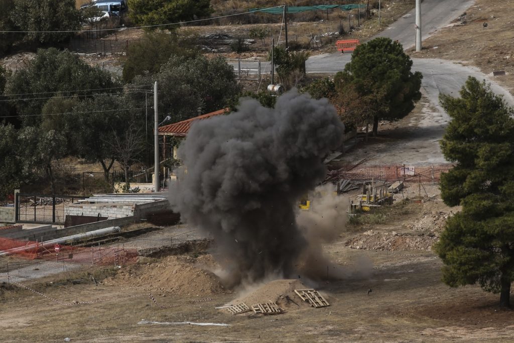 Επιτυχημένη η ελεγχόμενη έκρηξη βλήματος στην Άνω Γλυφάδα (Photos)