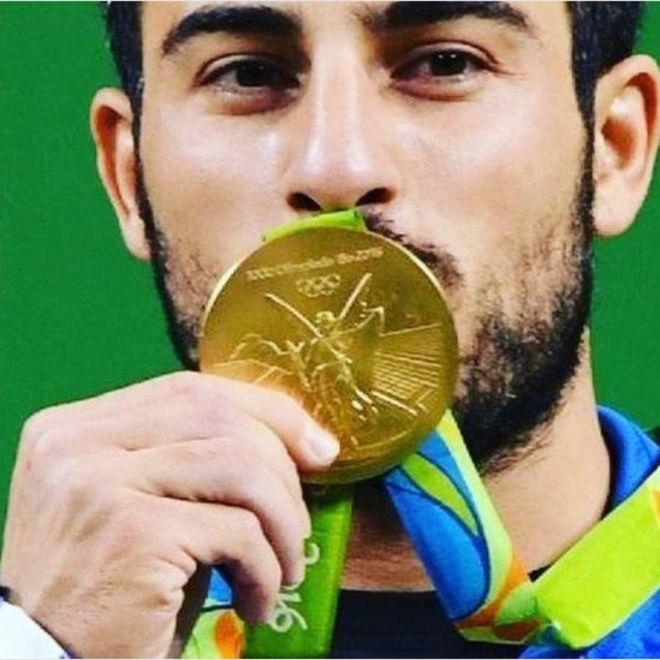 Απίστευτο: Αθλητής βγάζει στο «σφυρί» το Ολυμπιακό του μετάλλιο για τα θύματα του σεισμού στο Ιράν