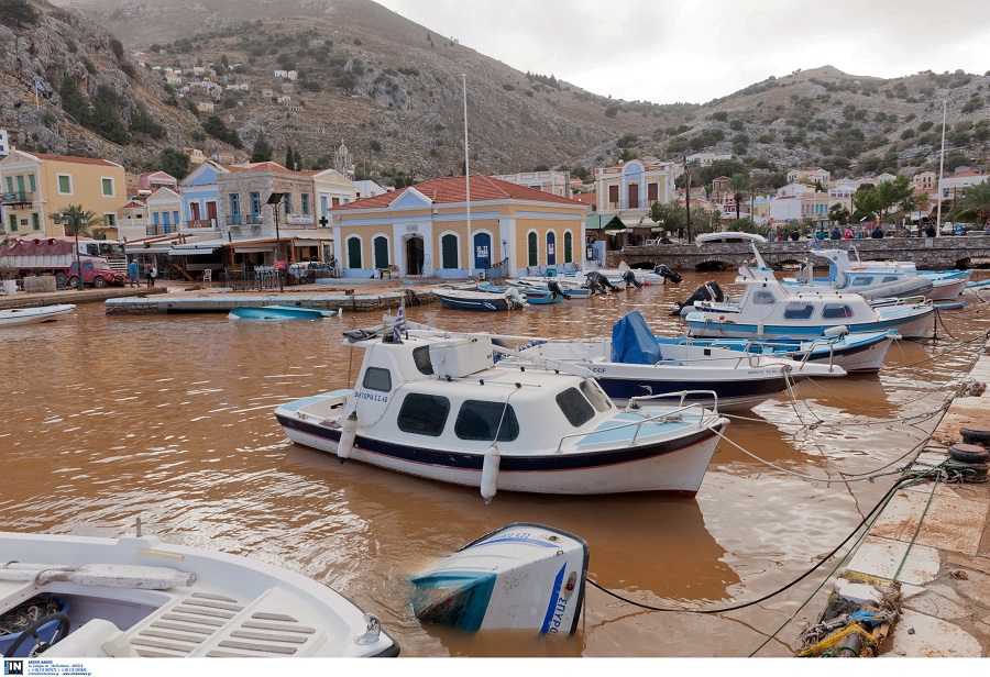 Εκτάκτως 2.000 κυβικά νερού εστάλησαν στη Σύμη