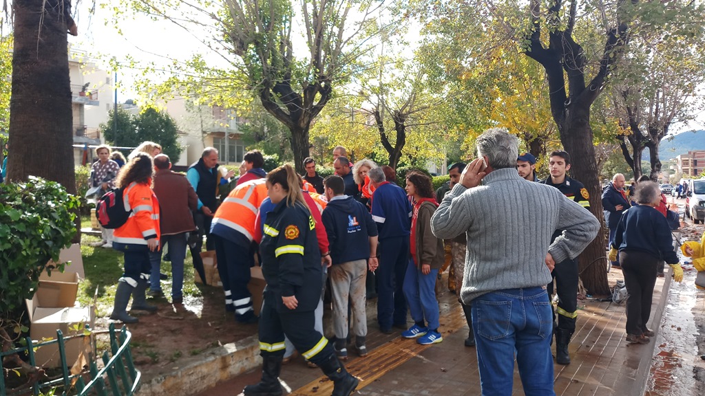 Τρία επιπλέον σημεία διανομής τροφίμων, νερού και ειδών ένδυσης και υπόδησης στη Μάνδρα