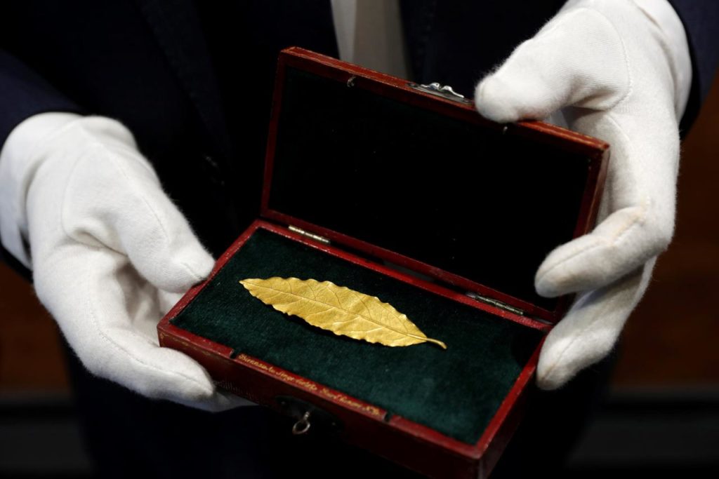 Xρυσό φύλλο από το στέμμα του Ναπολέοντα πουλήθηκε στο εξαπλάσιο της αρχικής πρόβλεψης