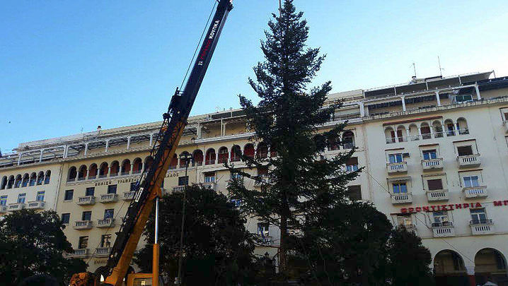 Η Θεσσαλονίκη σε ρυθμούς Χριστουγέννων (Video)