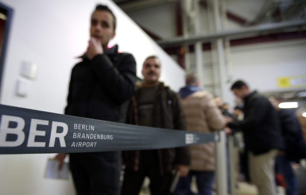 Σε τριμερή συνάντηση το θέμα ελέγχων στα γερμανικά αεροδρόμια για τις πτήσεις από Ελλάδα