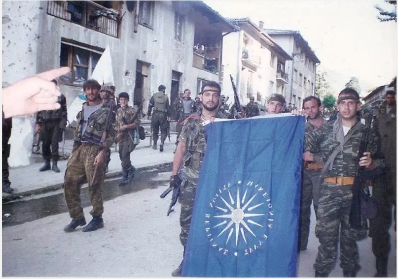 «Ύψωσαν την ελληνική σημαία στη Σρεμπρένιτσα»: Όταν Έλληνες πολεμούσαν στο πλευρό του Μλάντιτς