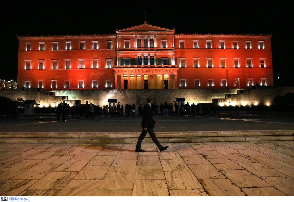 Στα πορτοκαλί η Βουλή για την Παγκόσμια Ημέρα κατά της βίας σε βάρος γυναικών