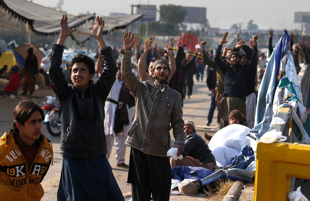 Χάος στο Πακιστάν: συγκρούσεις, νεκροί και τραυματίες