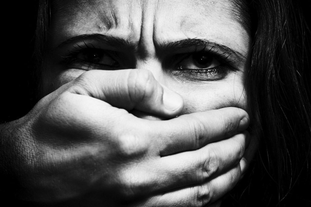 Πρόεδρος της Ελληνικής Ιατροδικαστικής Εταιρίας: 4.500 βιασμοί το χρόνο στην Ελλάδα