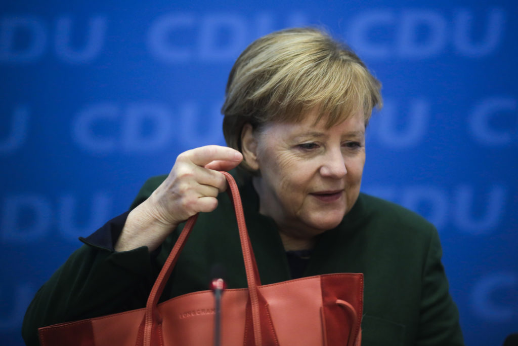 Γερμανία: Οι Φιλελεύθεροι θέλουν να φύγει η Μέρκελ για να συνεργαστούν με τους Χριστιανοδημοκράτες – Ποιον προτείνουν για διάδοχο