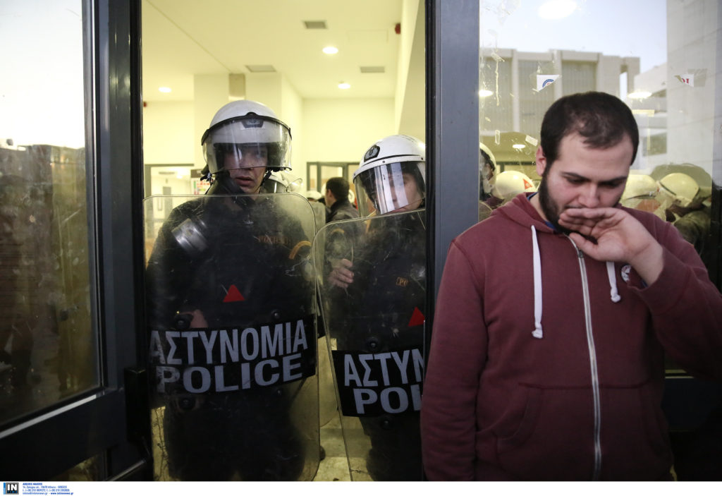 Aποχή και των δικαστικών υπαλλήλων σε ένδειξη διαμαρτυρίας για τα επεισόδια στο Ειρηνοδικείο της Αθήνας