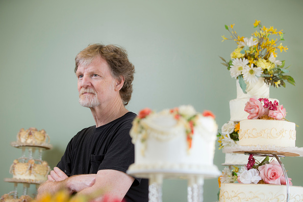 ΗΠΑ: Ζαχαροπλάστης αρνήθηκε να φτιάξει γαμήλια τούρτα σε γκέι ζευγάρι – Αντιμέτωπος με την δικαιοσύνη