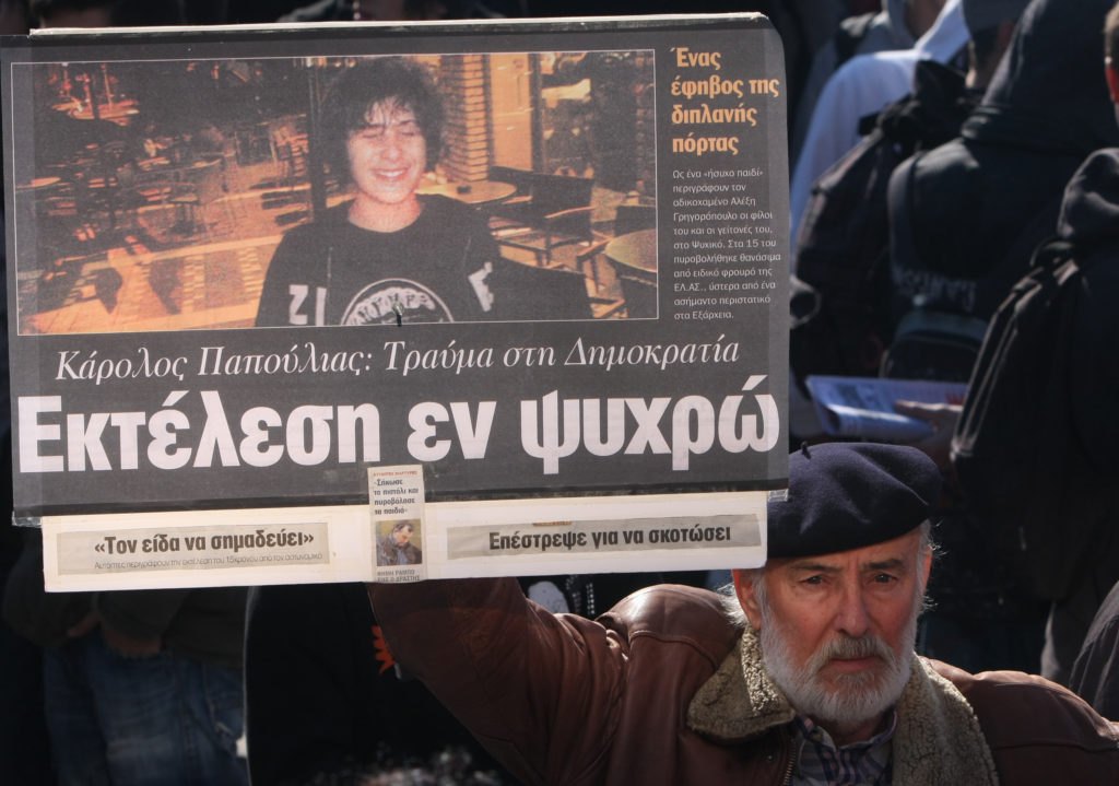 Σαν σήμερα πριν 9 χρόνια έπεφτε νεκρός ο Αλέξης Γρηγορόπουλος – Το χρονικό της δολοφονίας και της εξέγερσης (Photos/Videos)