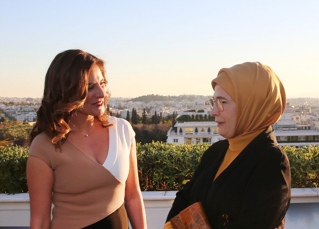 Μπέτυ Μπαζιάνα και Εμινέ Ερντογάν συναντήθηκαν για τσάι (Photos)