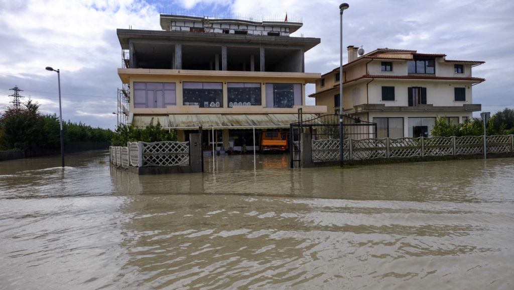 Άμεση βοήθεια της Ελλάδας στην Αλβανία – Χτυπήθηκε από πρωτοφανή κακοκαιρία